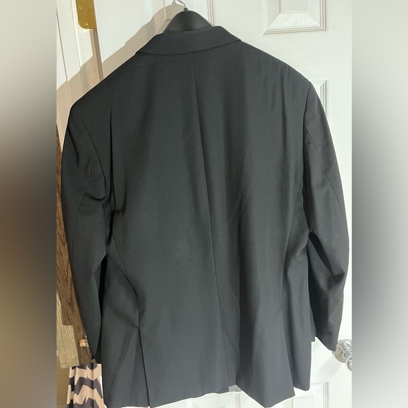 Calvin Klein Sport Coat/Blazer. 100% wool, two button. Size 43R - Picture 2 of 4